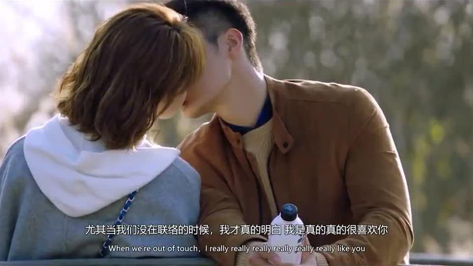 男孩吃鸡腿